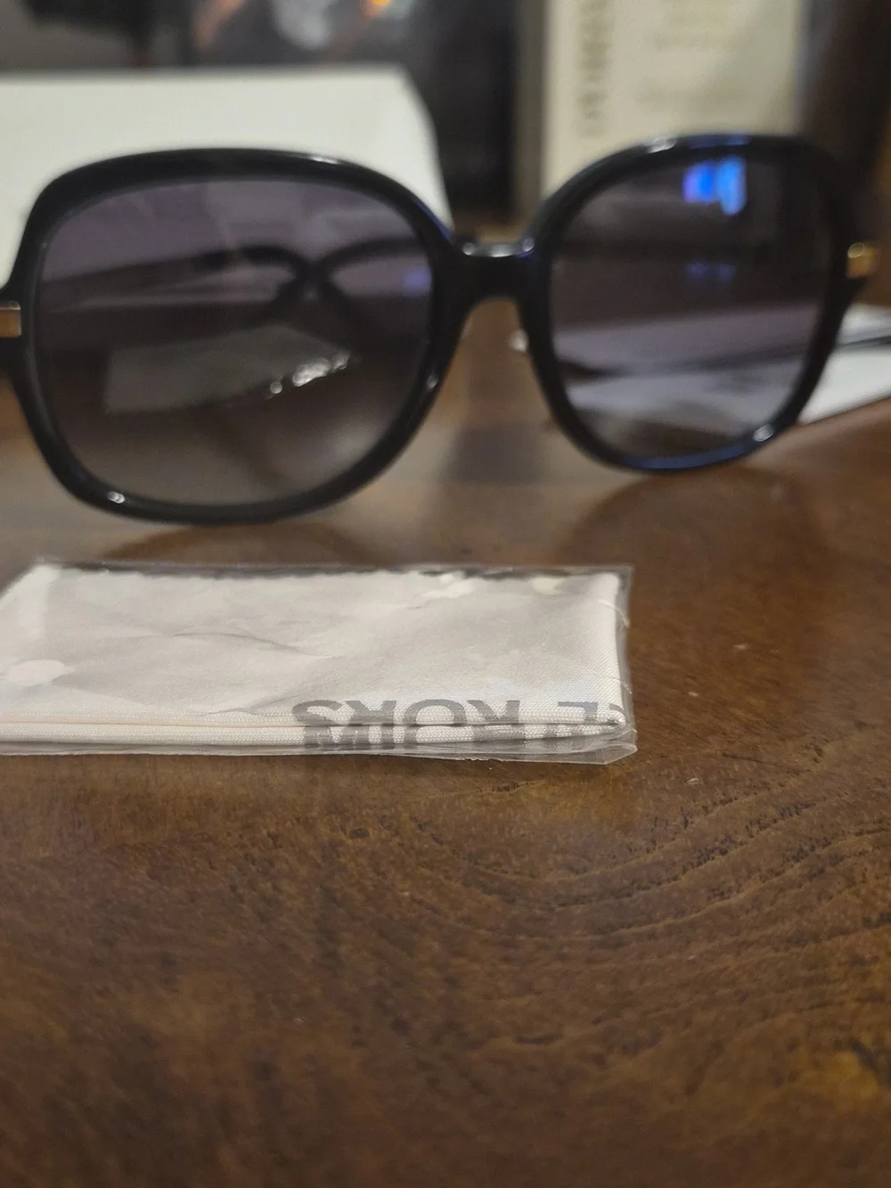 EUC Michael Kors Adrianna Sunglasses - Picture 7 of 8